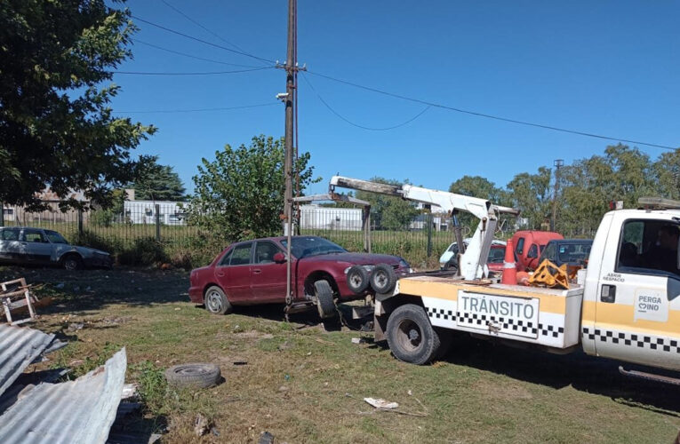 Tránsito continúa con el operativo de remoción de vehículos abandonados en la vía pública