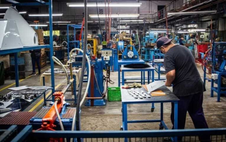 Según CAME, la industria pyme cayó 19% anual de mayo