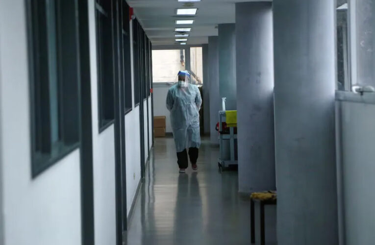 El gobierno anunció que los extranjeros deberán pagar por la salud y la educación