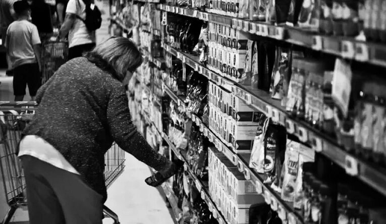 Según el INDEC, cayeron 17,8% ventas en supermercados en octubre