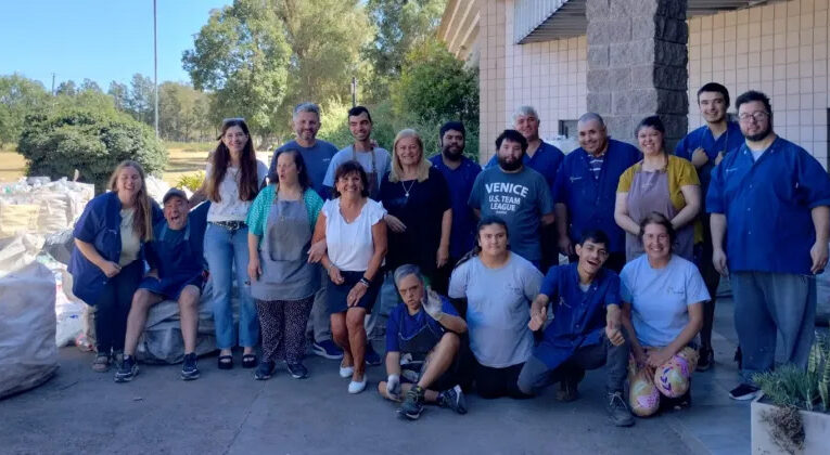 Ser «Embajadores de Botellas» para cuidar el medioambiente y ayudar al Taller Protegido