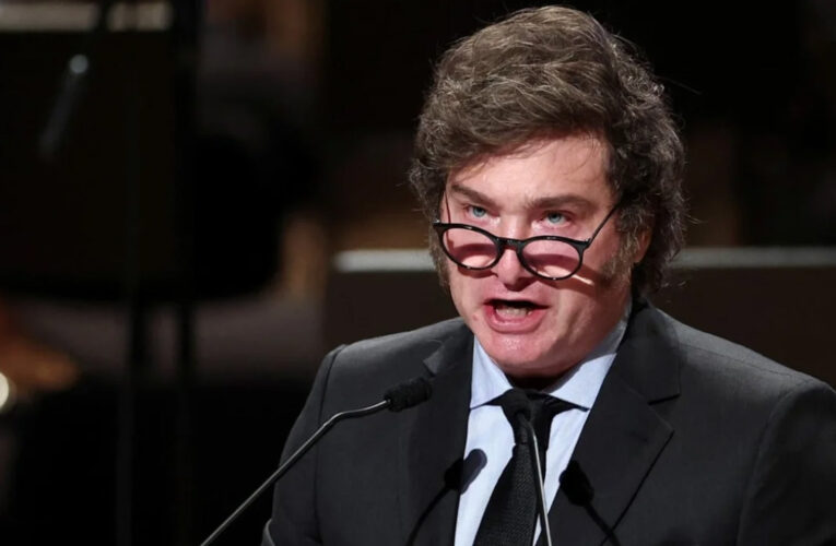 Milei acusó a Kicillof de incompetente y le pidió la renuncia para poder intervenir la Provincia