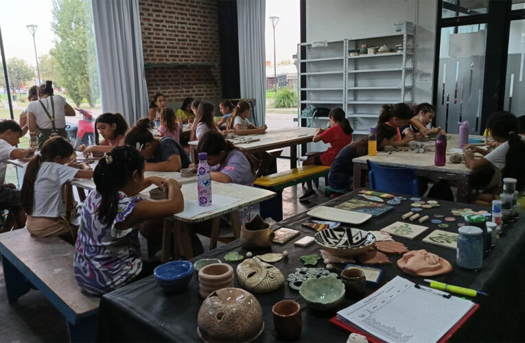 La Escuela Municipal de Bellas Artes volvió a superar el récord de inscriptos