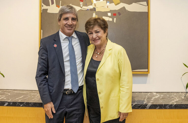 El ministro Caputo aseguró que el dólar no se va a disparar