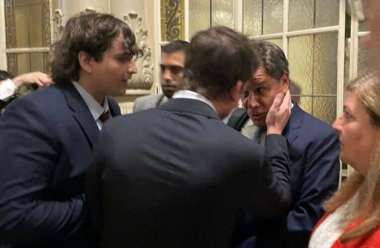 El diputado Manes denunció por amenazas coactivas a Santiago Caputo