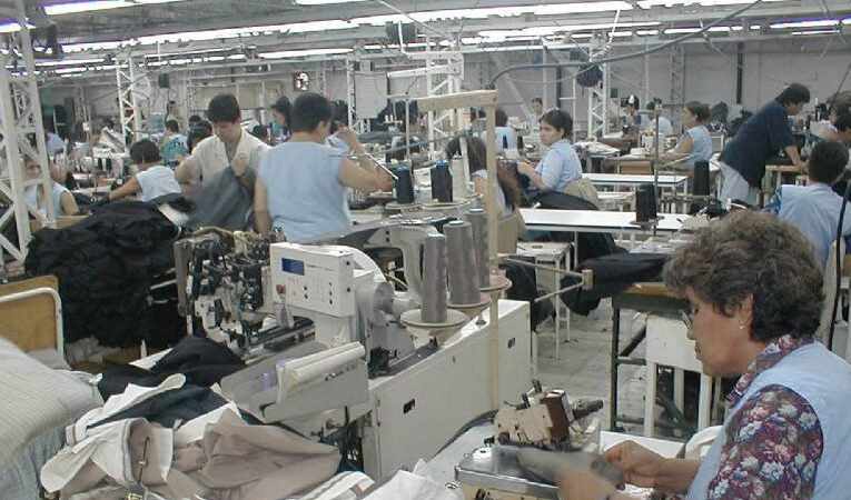 El gobierno baja los aranceles a la importación de textiles, indumentaria y calzado