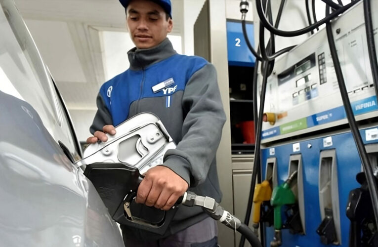 Increíble: YPF anunció que bajará el costo de los combustibles