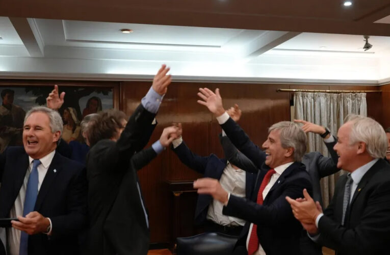 El presidente augura un dólar en baja y asegura que en un año habrá inflación cero