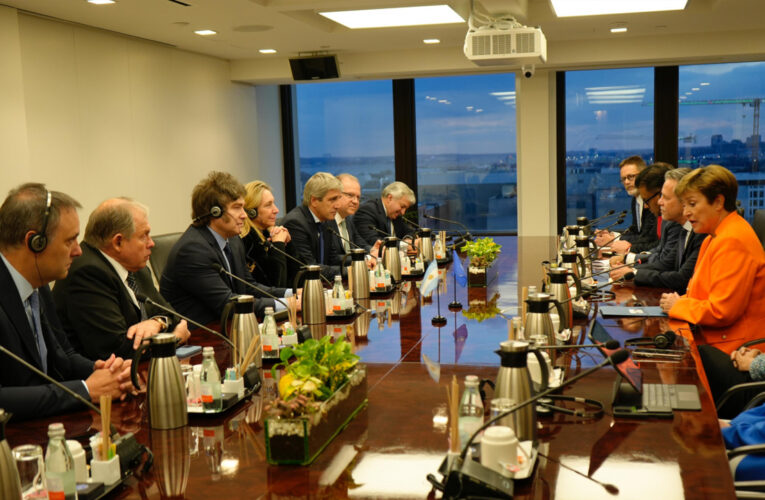 Finalmente el FMI confirma un primer desembolso de 12.000 millones para la Argentina