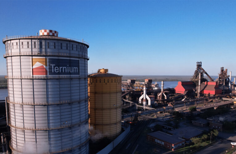 Ternium profundiza el ajuste en San Nicolás y duplica las suspensiones con recorte salarial