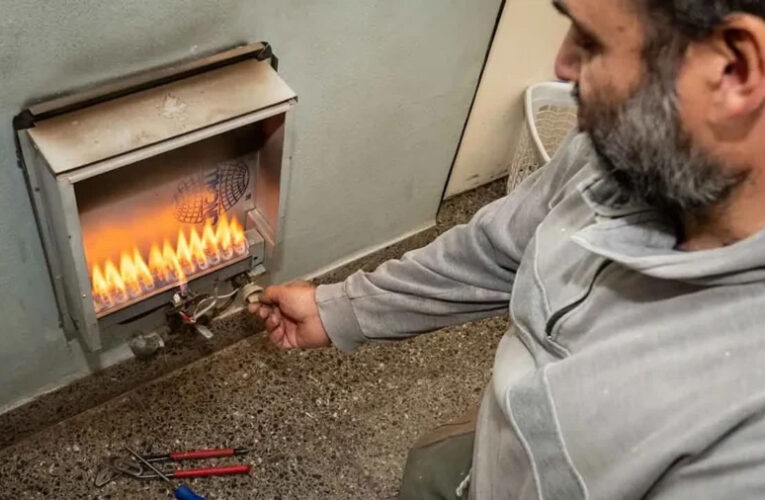 El gobierno continúa con los recortes y más de 150 mil usuarios perderán parte del subsidio de gas