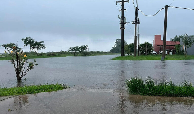 Continúa la búsqueda de una pareja que desapareció durante la tormenta en la ciudad de Rojas