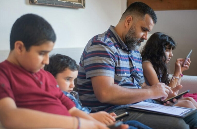 Desconexión total/familiar: Cómo varía el diálogo con los padres argentinos según cada generación