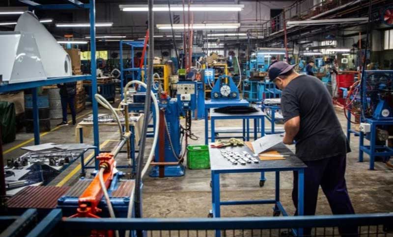 Según CAME, la industria pyme cayó 19% anual de mayo