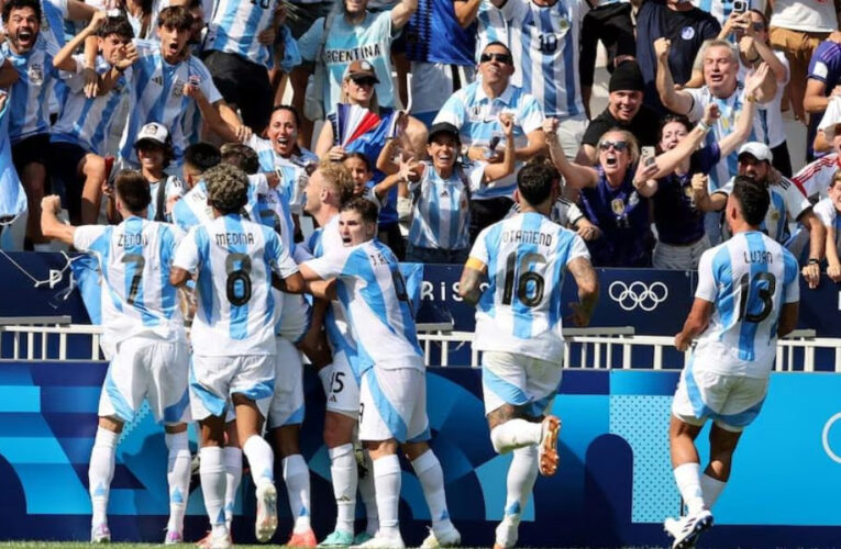 Argentina le ganó con autoridad a Ucrania 2 a 0 y avanza en los JJOO de París
