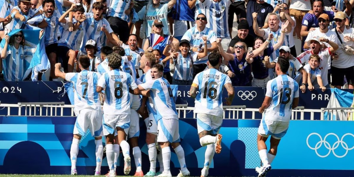 Argentina le ganó con autoridad a Ucrania 2 a 0 y avanza en los JJOO de París
