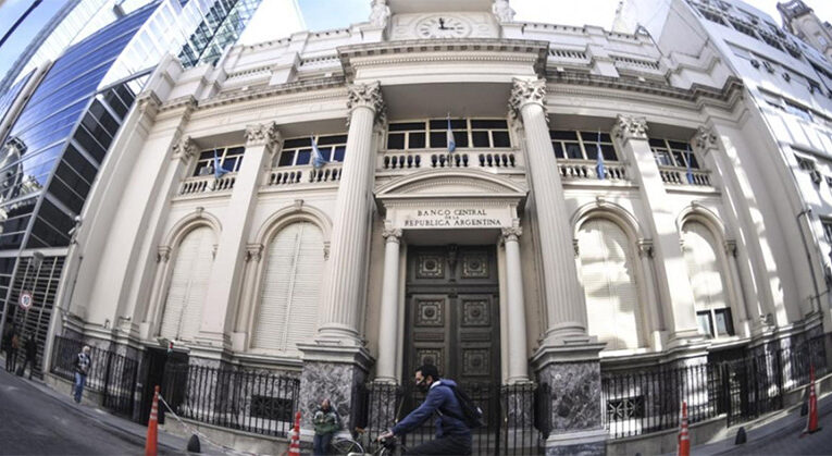 El Central ofrece a los bancos rescindir los puts para ir hacia la emisión cero