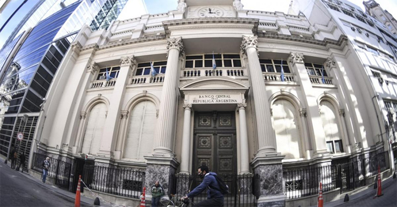 El Central ofrece a los bancos rescindir los puts para ir hacia la emisión cero