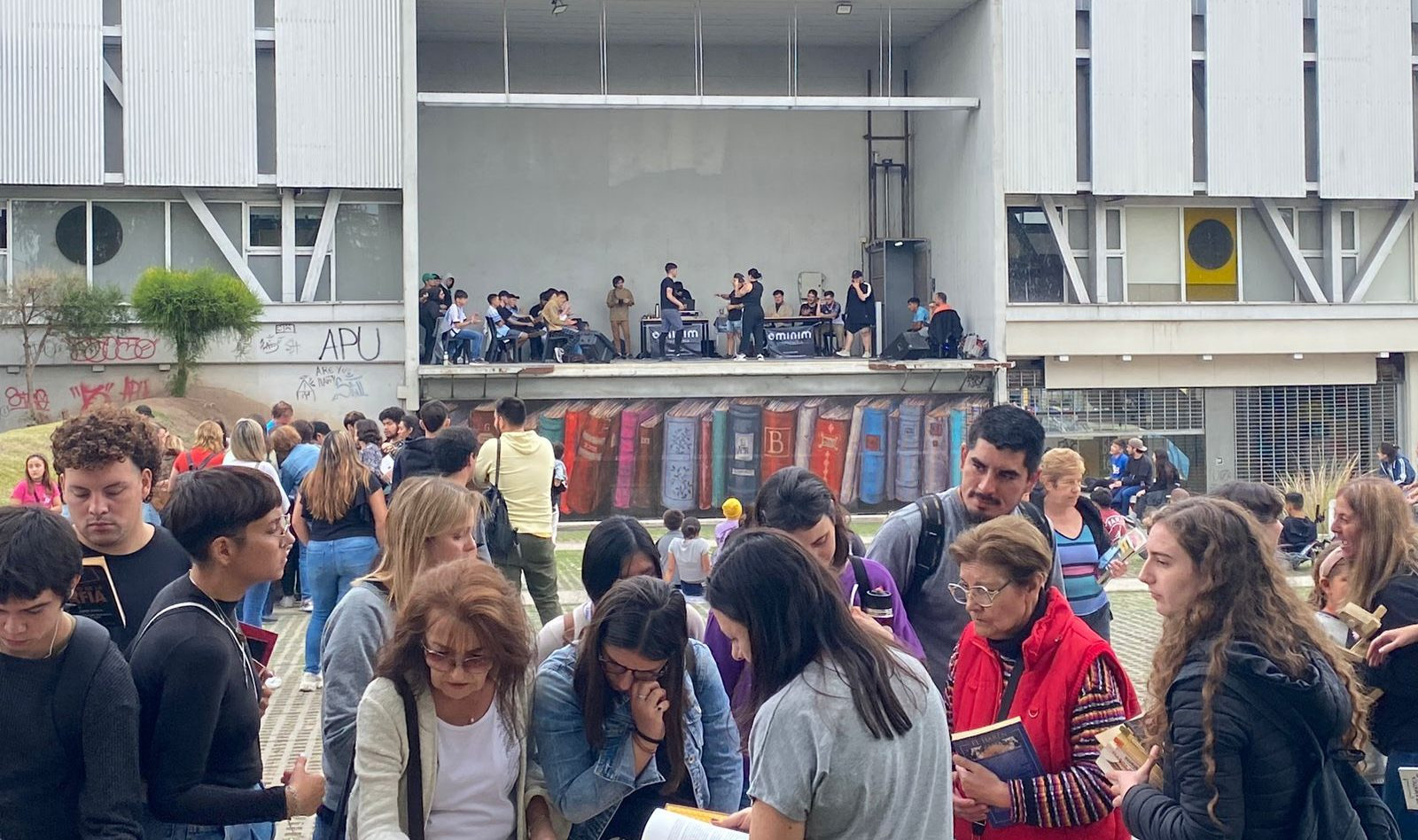 Convocatoria abierta para participar en la Feria del Libro 2024
