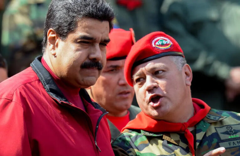 El número 2 de  Maduro acusó de traidores a Cristina y Alberto