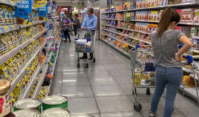 Del campo a la góndola, los precios de los agroalimentos se multiplicaron por 3,2 en agosto