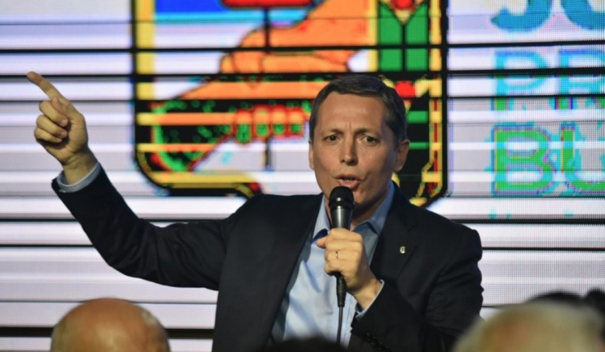 Gray contra Máximo Kirchner y La Cámpora: “Tirás una pala y salen todos corriendo”