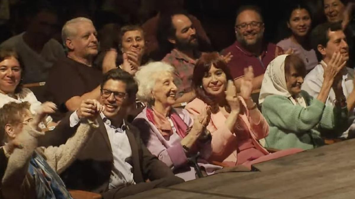 Estela de Carloto juntó a Kicillof y Cristina en un acto de Abuelas