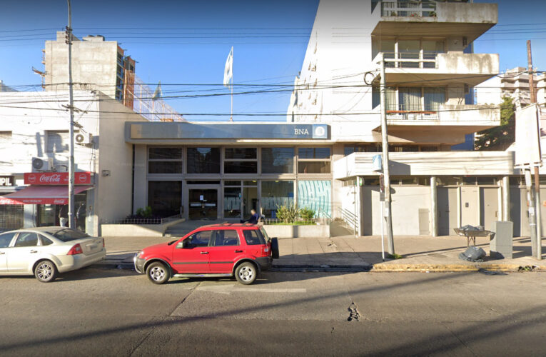 El gobierno comenzó a cerrar sucursales del Banco Nación
