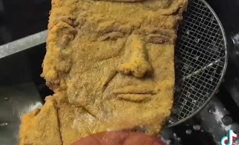Una milanesa con la cara de Donald Trump