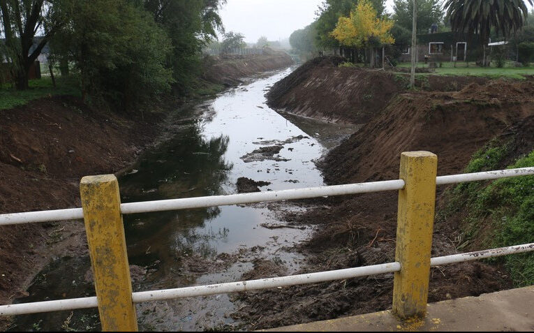 Continúa la limpieza del arroyo Chu-Chu