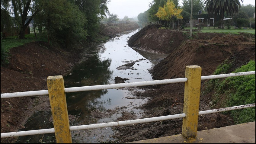 Continúa la limpieza del arroyo Chu-Chu
