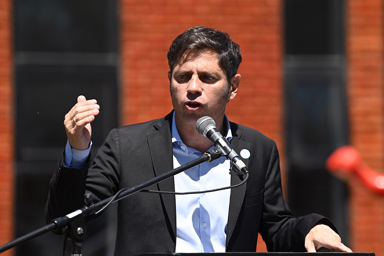 Kicillof inauguró la Casa de la Provincia en Colón
