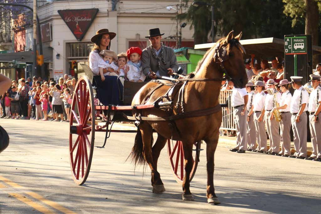 El sábado habrá cortes de tránsito por el desfile del Día de la Tradición