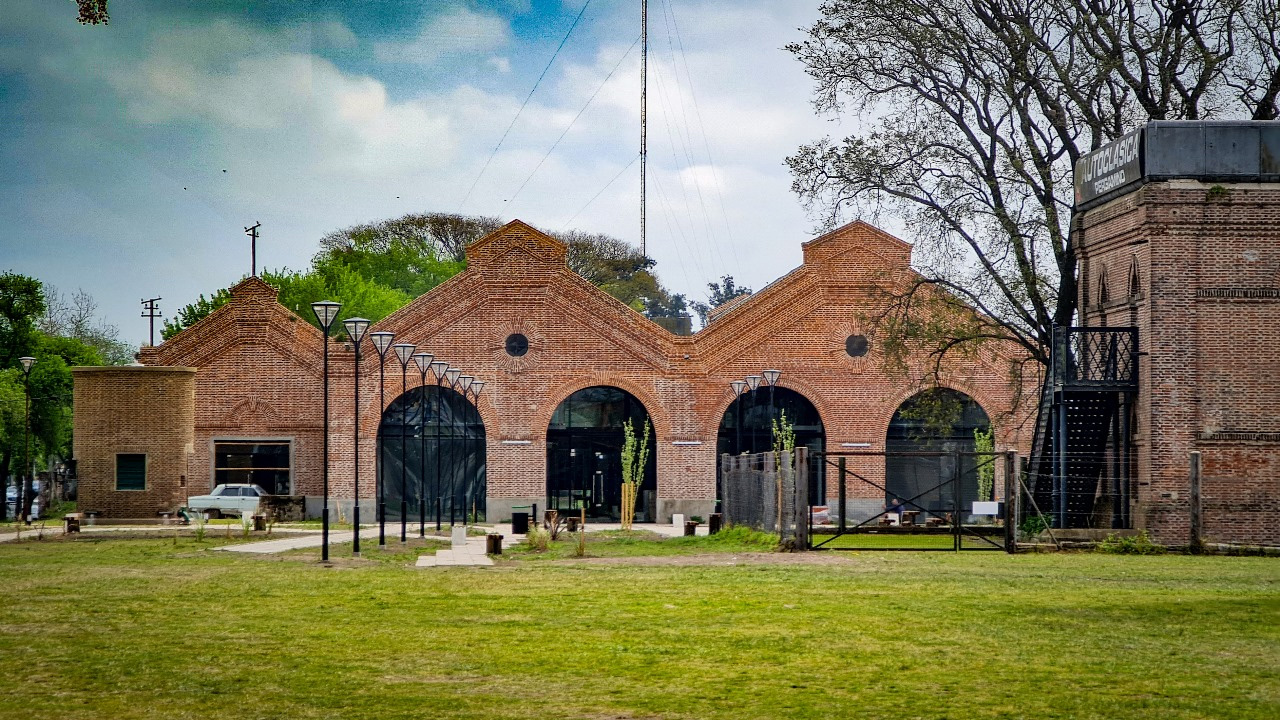 La Escuela de Bellas Artes presentó sus talleres de verano 2025