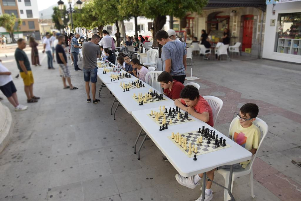 Jornada recreativa navideña: Partidas de ajedrez y boccia