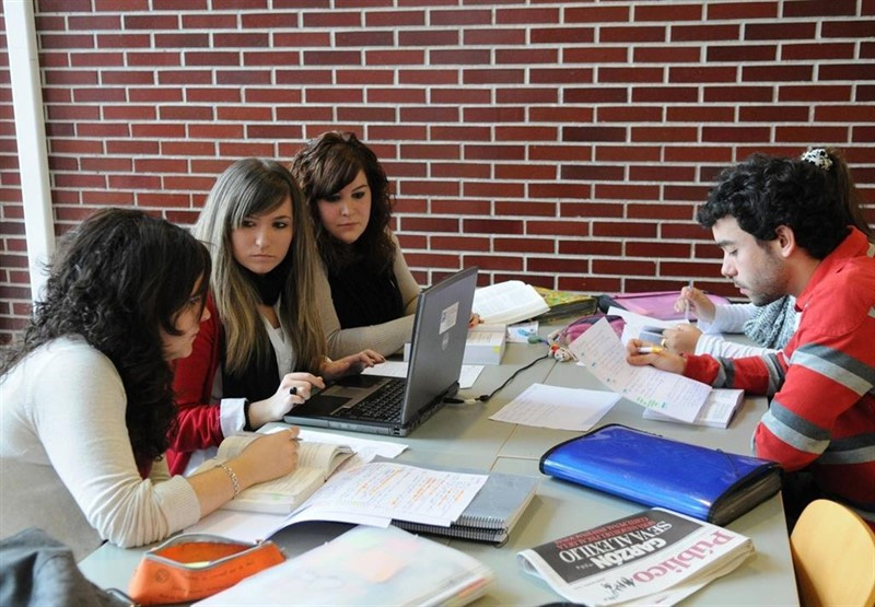 Los jóvenes sí leen noticias: un estudio derriba mitos sobre el consumo informativo juvenil