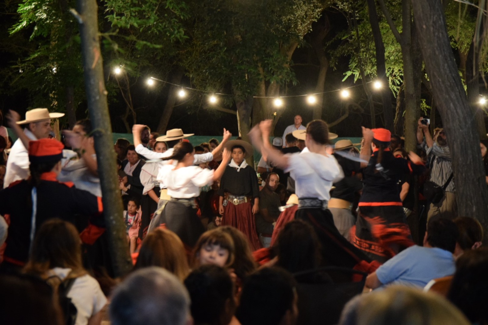 La noche de los almacenes: Un viaje a las raíces del campo bonaerense 