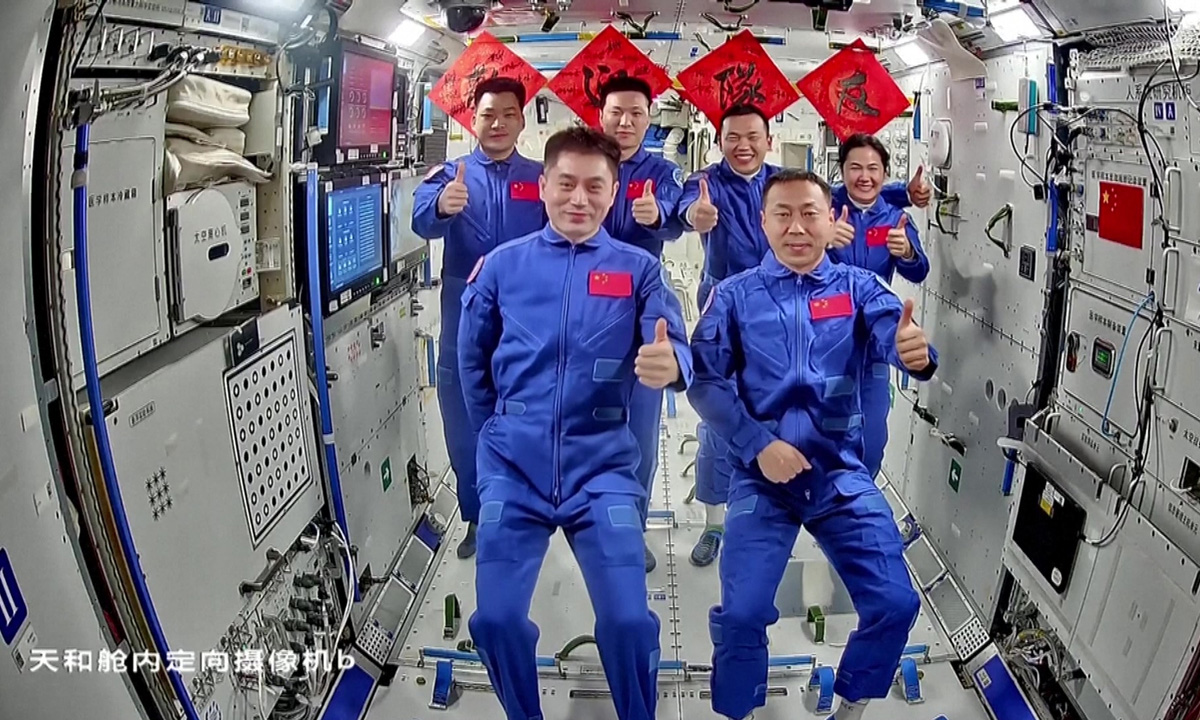 Astronautas chinos lograron producir oxígeno y combustible en el espacio
