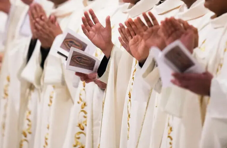 El Vaticano decidió abrirle la puerta a los sacerdote homosexuales