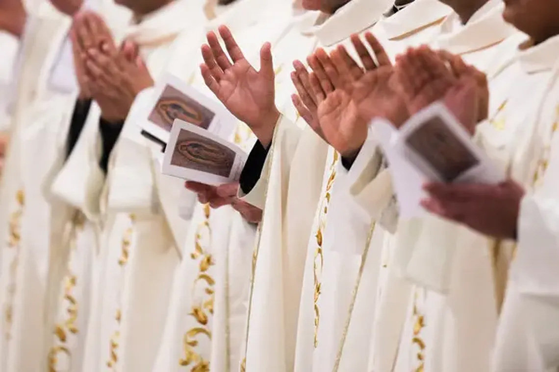 El Vaticano decidió abrirle la puerta a los sacerdote homosexuales