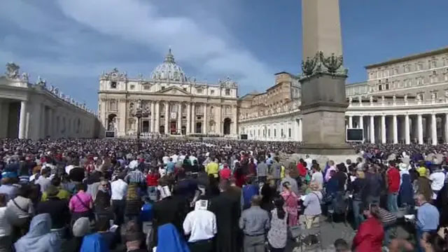 Por la delicada salud de Francisco, el Vaticano convoca a una oración masiva