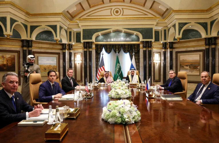 EEUU y Rusia se reunieron en Arabia Saudita para iniciar las negociaciones por la paz en Ucrania