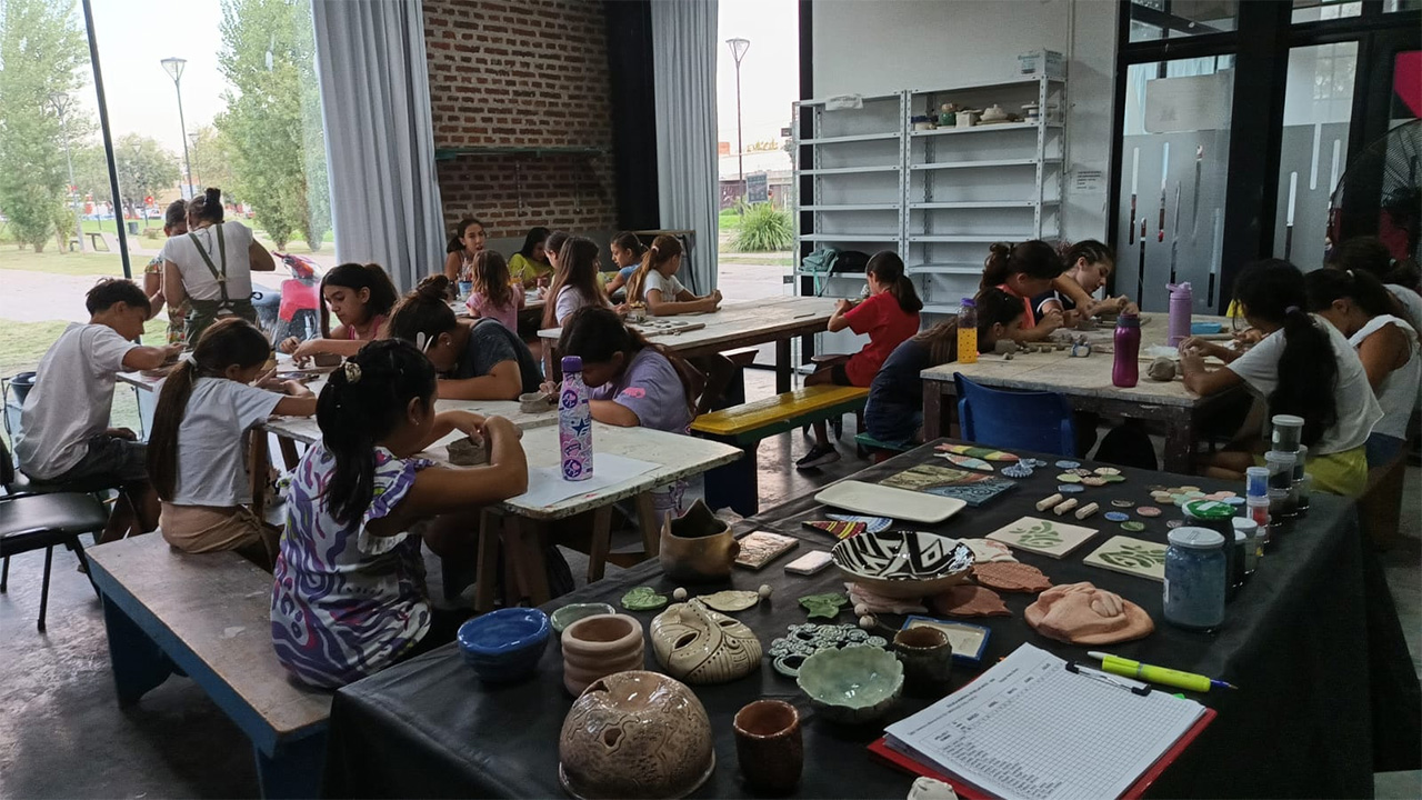 La Escuela Municipal de Bellas Artes volvió a superar el récord de inscriptos