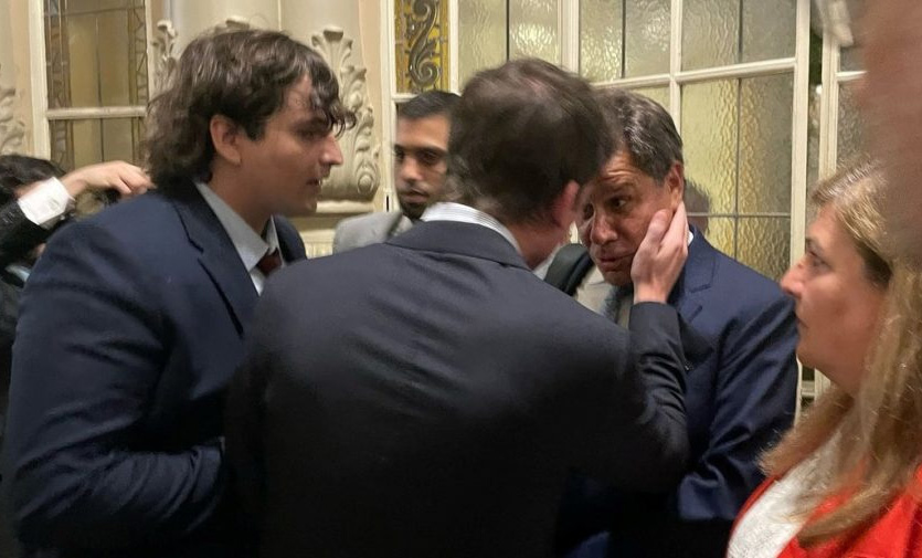 El diputado Manes denunció por amenazas coactivas a Santiago Caputo