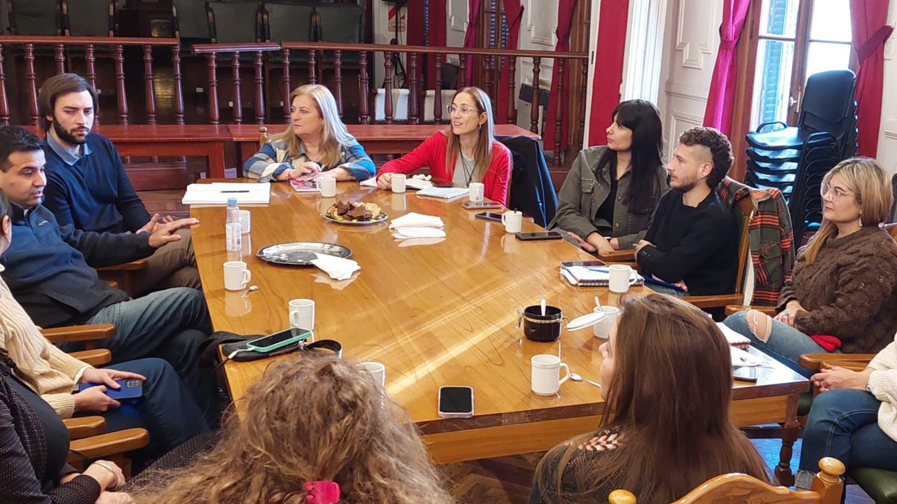 Nueva reunión sobre la exposición de imágenes de niños, niñas y adolescentes