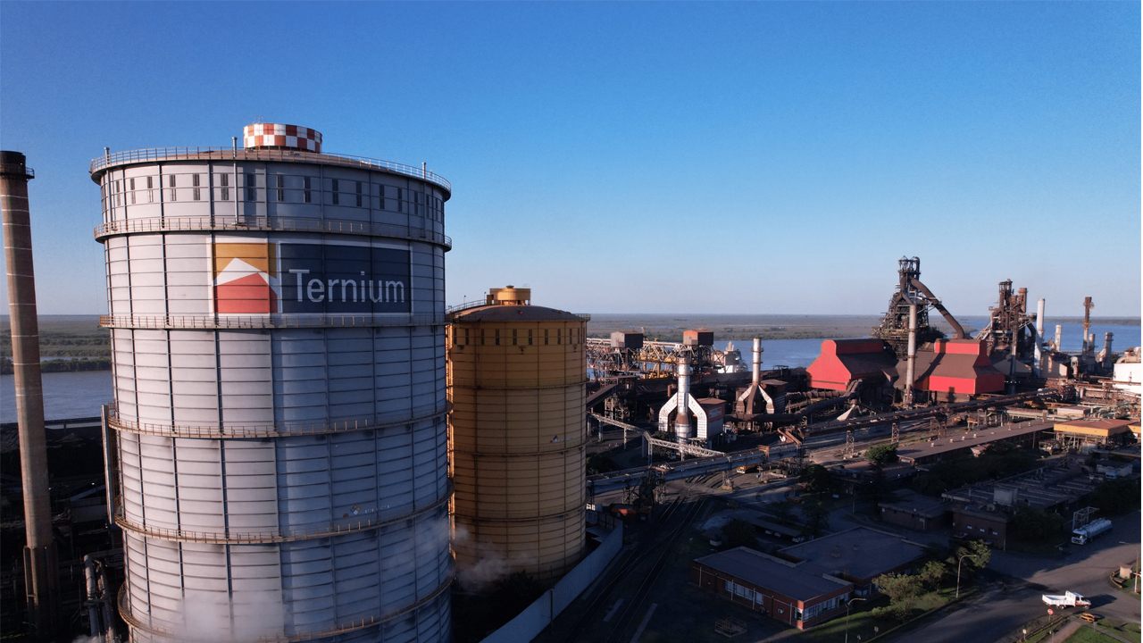 Ternium profundiza el ajuste en San Nicolás y duplica las suspensiones con recorte salarial