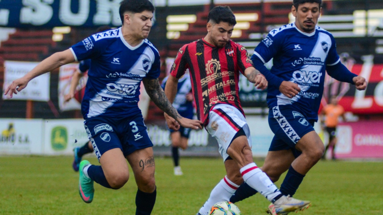 El Fogonero empató de local, pero sigue puntero