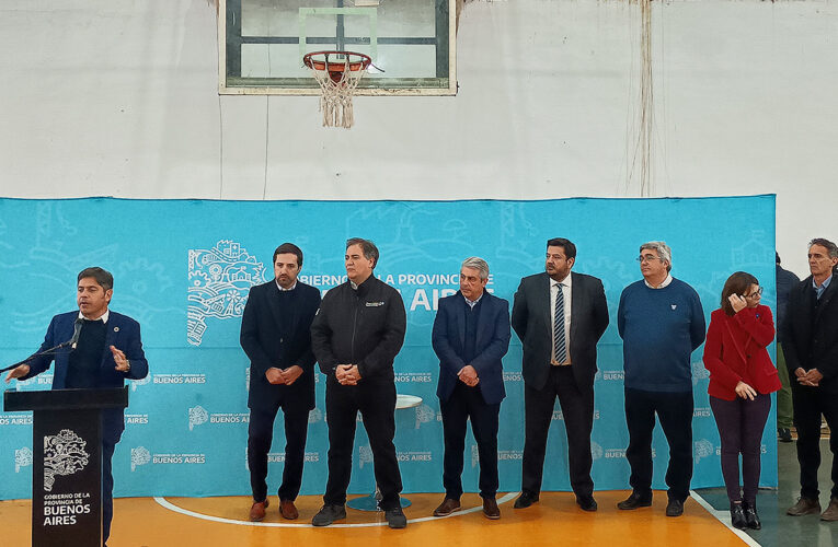 Kicillof hizo entrega de equipamiento y llamó a ir “en contra de esta política que está haciendo muchísimo daño”