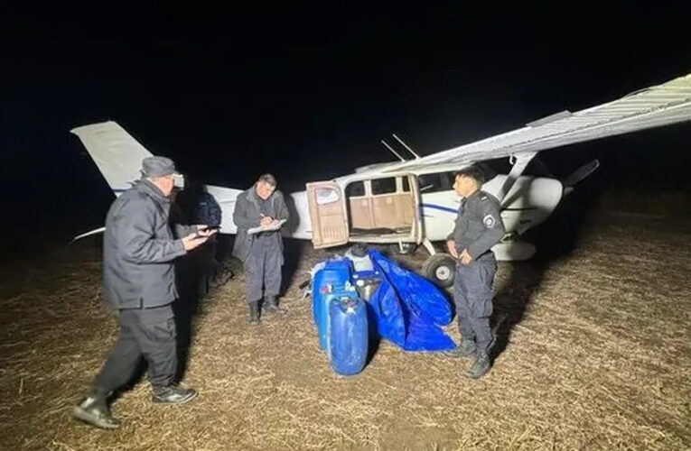 Continúa la incertidumbre por la avioneta abandonada en un campo