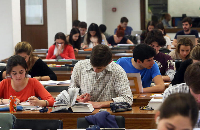 Seis de cada diez estudiantes creen que su situación económica condiciona su futuro